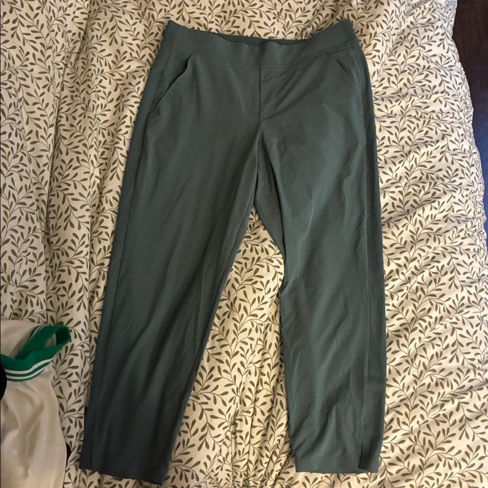 Women’s Athleta pants (turquoise)
Size 10 Petite 
Worn once 
No tears or stains